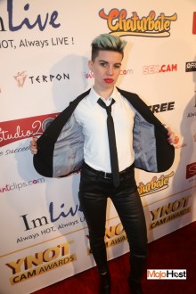 ynotcams2018_redcarpet290 